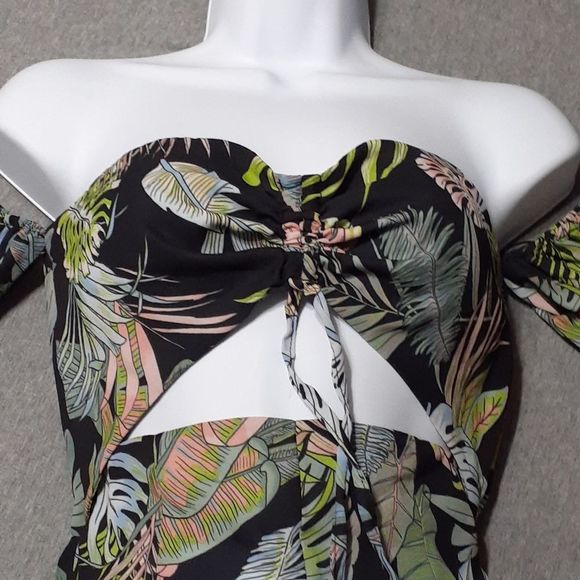 LF Love Black Monstera Leaf Cut-Out Off Shoulder Romper XS NWT - Picture 6 of 7